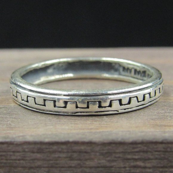 Jewelry - Size 7 Sterling Silver Southern Pattern Band Ring